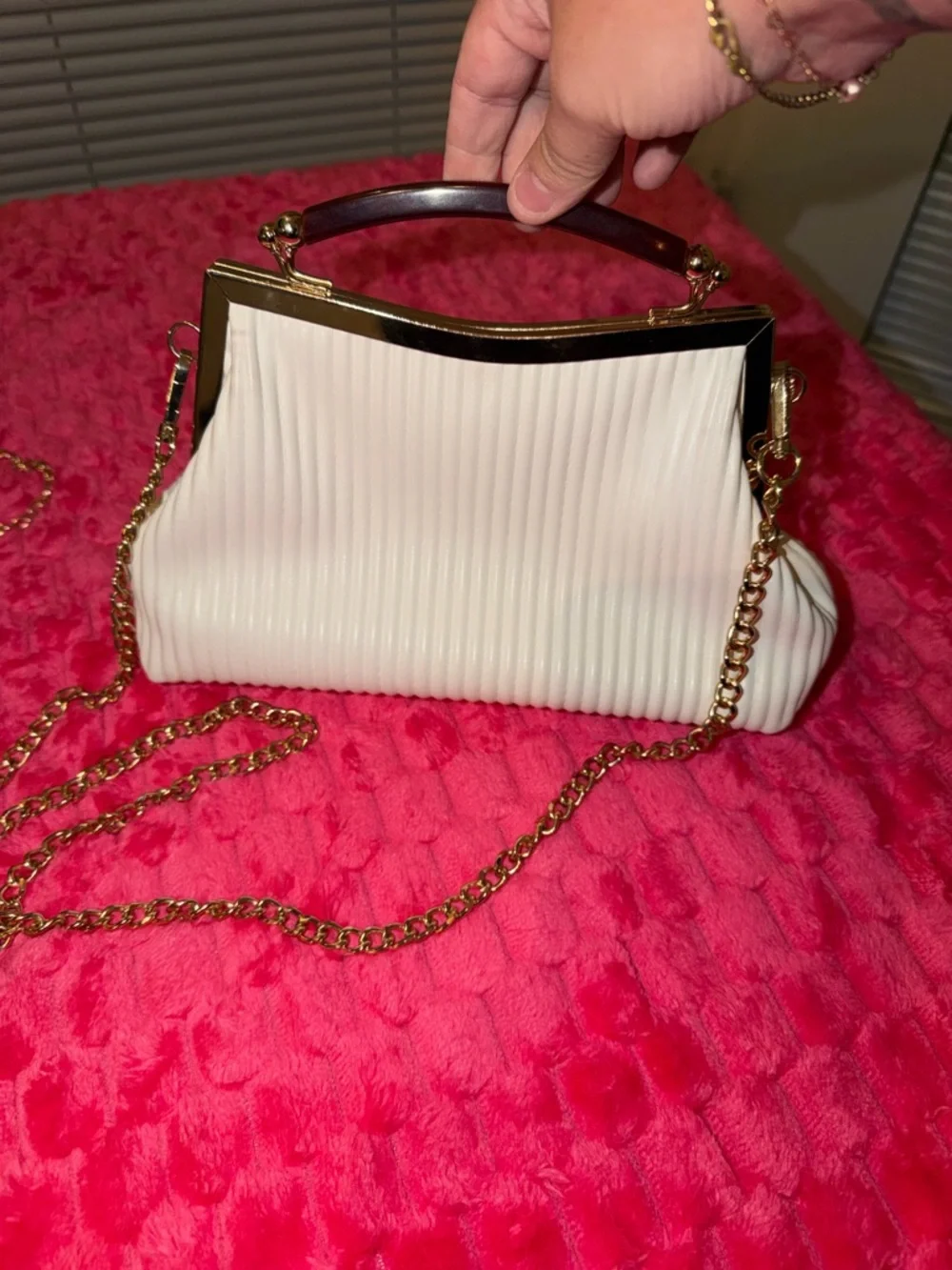 Elegant White Pleated Frame Crossbody Bag with Gold Chain